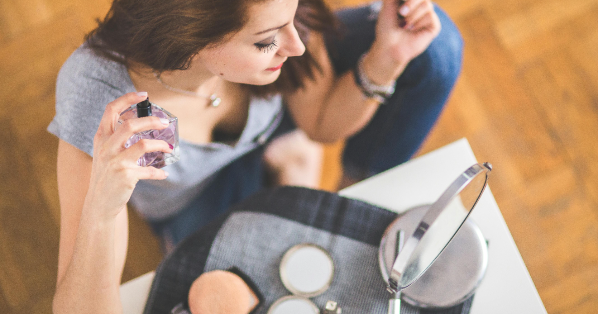 Markowe perfumy dostępne w internecie – jak wybrać idealny zapach online?